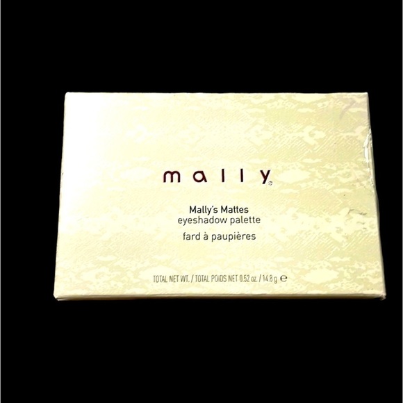 Mally’s eyeshadow palette - Picture 1 of 5